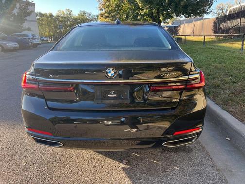 2022 BMW 740 i xDrive