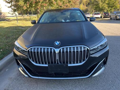 2022 BMW 740 i xDrive