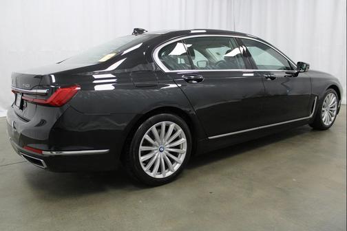 2022 BMW 740 i xDrive