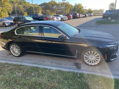 2022 BMW 740 i xDrive