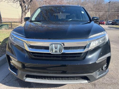 Crystal Black Pearl 2021 Honda Pilot Touring 8-Passenger