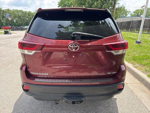 Salsa Red Pearl 2019 Toyota Highlander SE
