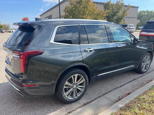 2022 Cadillac XT6 Premium Luxury FWD