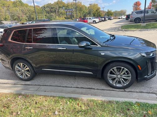 2022 Cadillac XT6 Premium Luxury FWD