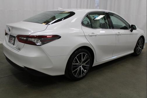 2023 Toyota Camry Hybrid XLE