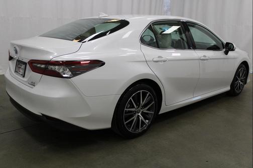 2023 Toyota Camry Hybrid XLE