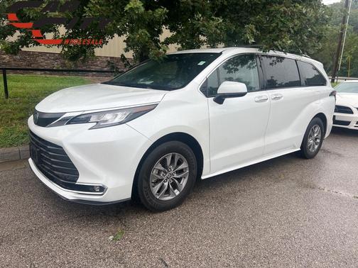 2022 Toyota Sienna XLE 7 Passenger