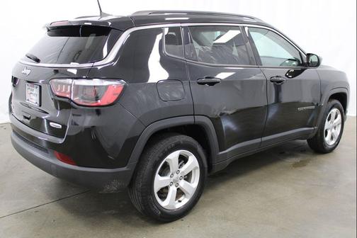 Diamond Black Crystal Pearlcoat 2021 Jeep Compass Latitude