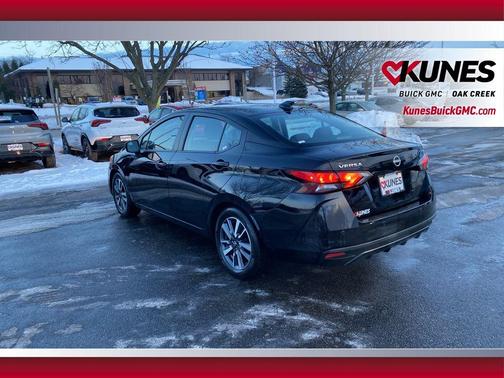 Super Black Metallic 2023 Nissan Versa 1.6 SV
