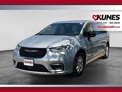 Silver Mist Clearcoat 2024 Chrysler Pacifica Touring L