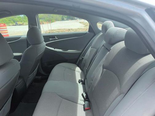 Radiant Silver Metallic 2011 Hyundai SONATA GLS
