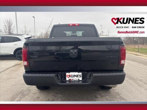 2024 RAM 1500 Classic Warlock Crew Cab 4x4 5'7' Box