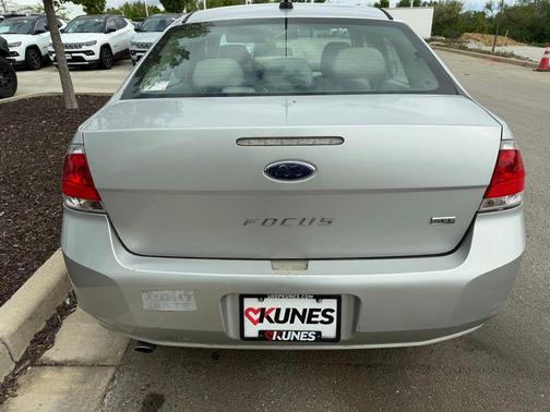 Ingot Silver Metallic 2010 Ford Focus SEL