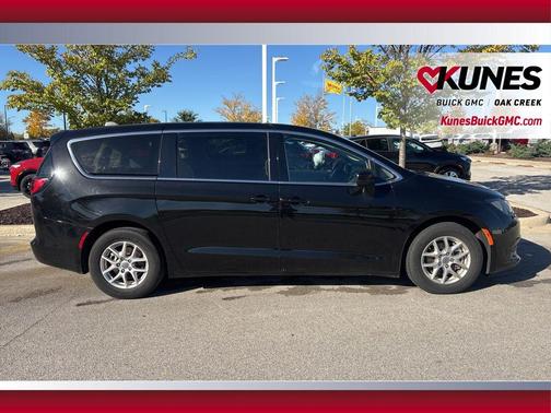 2024 Chrysler Voyager LX