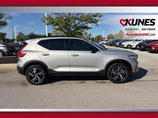 2024 Volvo XC40 B5 Core