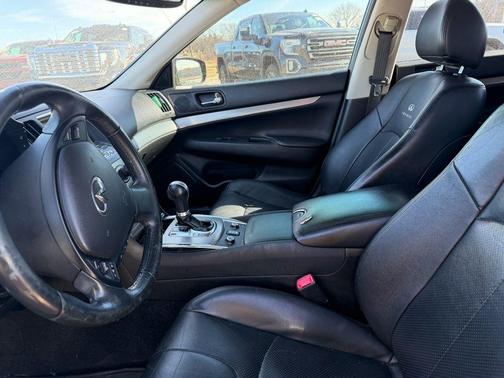 2013 INFINITI G37x Base