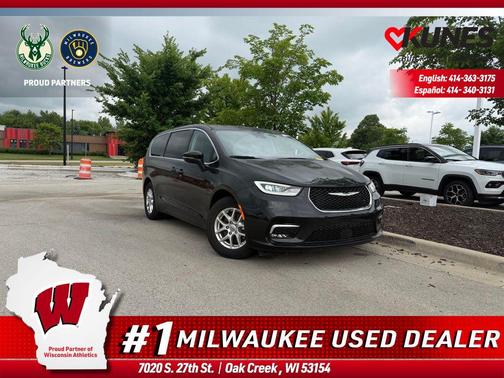 Brilliant Black Crystal Pearlcoat 2023 Chrysler Pacifica Touring L
