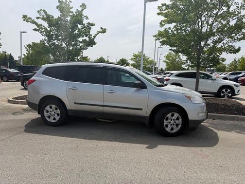 Silver Ice Metallic 2012 Chevrolet Traverse LS