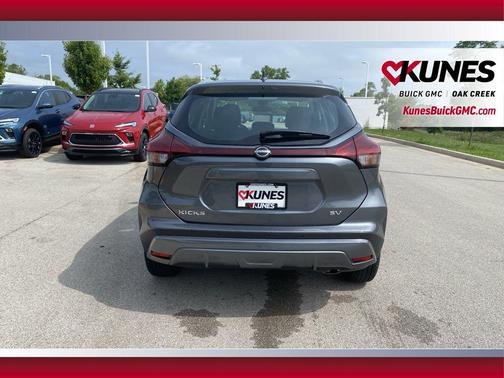 Gun Metallic 2024 Nissan Kicks SV