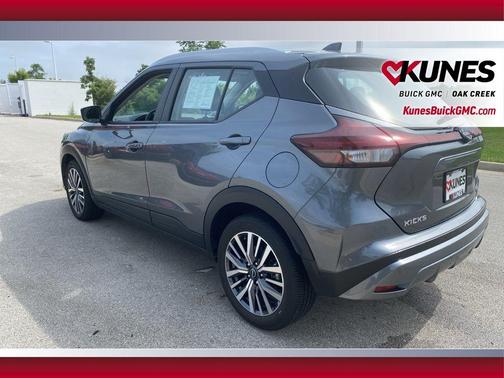 Gun Metallic 2024 Nissan Kicks SV