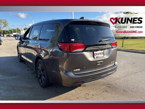 2018 Chrysler Pacifica Touring Plus