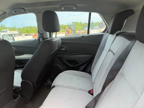 Summit White 2020 Chevrolet Trax LS