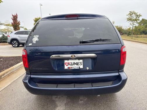 2006 Chrysler Town & Country Base
