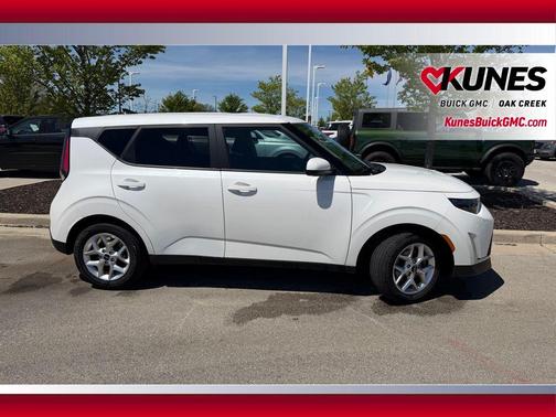 Snow White Pearl 2025 Kia Soul LX