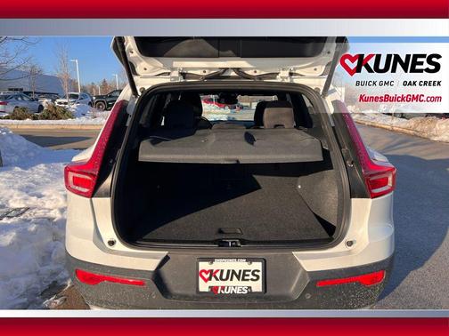 2024 Volvo XC40 B5 Core