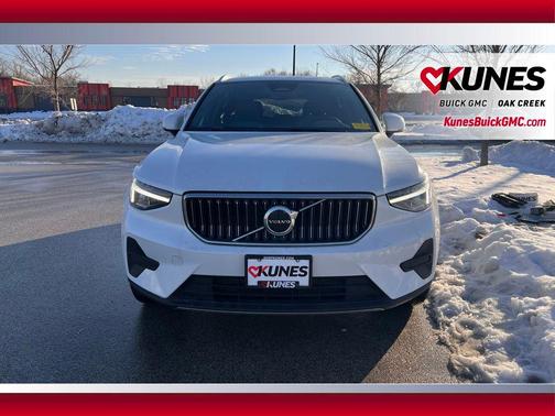 2024 Volvo XC40 B5 Core