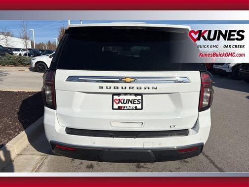 2023 Chevrolet Suburban LT