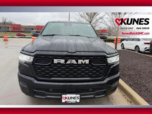 Diamond Black Crystal Pearlcoat 2025 RAM 1500 Big Horn/Lone Star