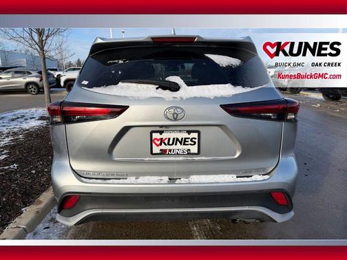 2024 Toyota Highlander LE