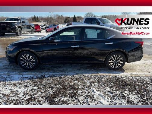 Super Black Clearcoat 2024 Nissan Altima 2.5 SV