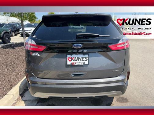 Gray Metallic 2022 Ford Edge SEL