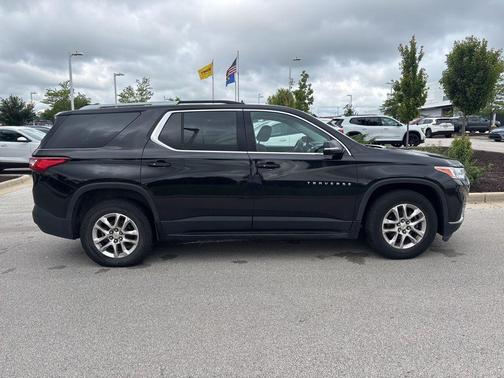 Mosaic Black Metallic 2018 Chevrolet Traverse LT Cloth