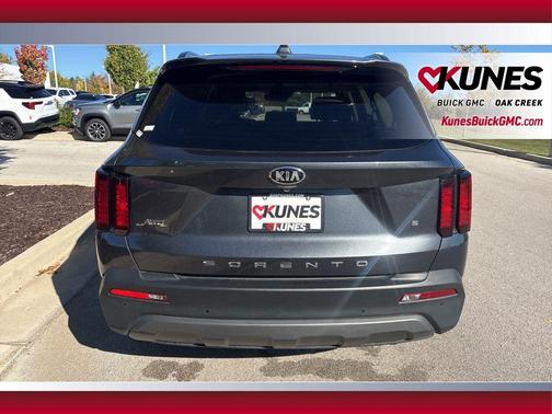 2021 Kia Sorento S