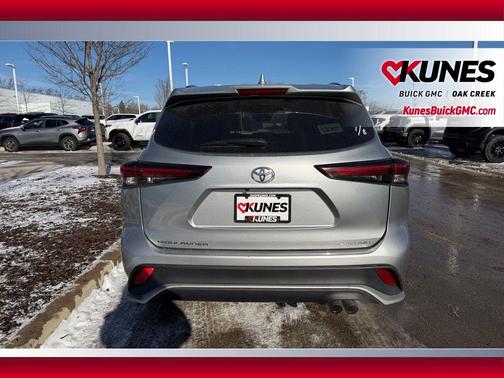 2024 Toyota Highlander LE