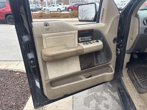 2006 Lincoln Mark LT Base