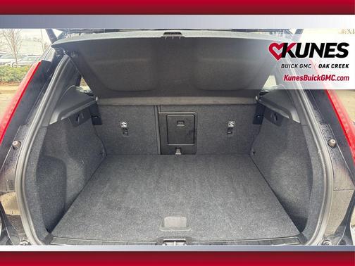 2024 Volvo XC40 B5 Core