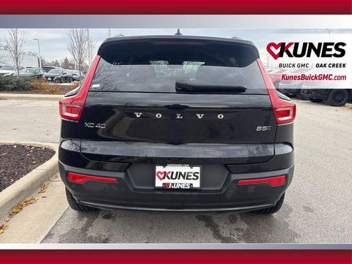 2024 Volvo XC40 B5 Core