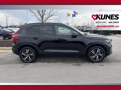 2024 Volvo XC40 B5 Core