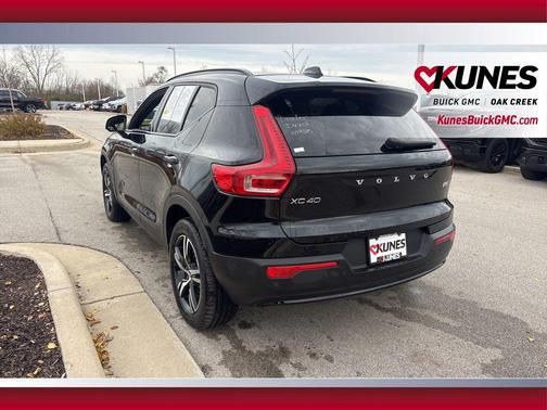 2024 Volvo XC40 B5 Core