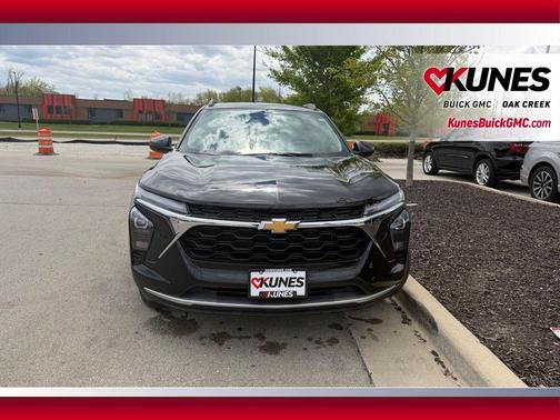 Mosaic Black Metallic 2025 Chevrolet Trax LT