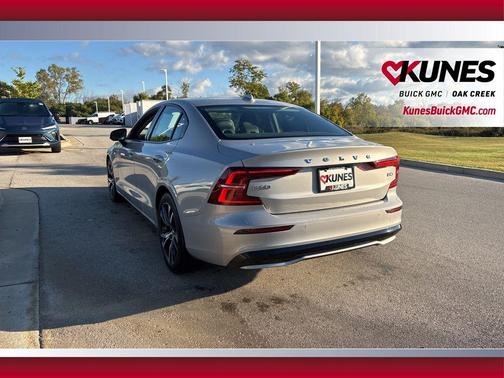 2024 Volvo S60 B5 Core Dark Theme