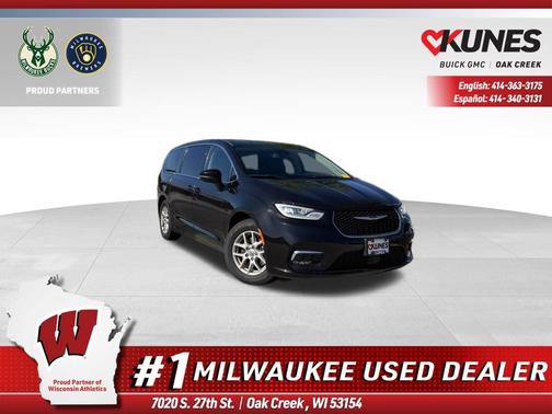 Brilliant Black Crystal Pearlcoat 2023 Chrysler Pacifica Touring L