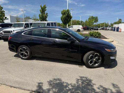 Mosaic Black Metallic 2022 Chevrolet Malibu FWD LT