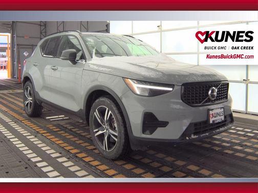 2024 Volvo XC40 B5 Core