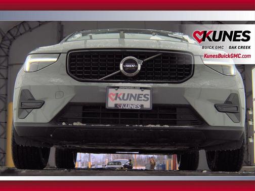 2024 Volvo XC40 B5 Core