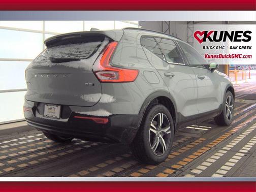 2024 Volvo XC40 B5 Core